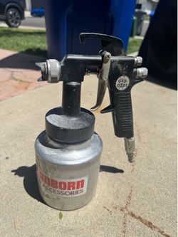 Free, bottom container paint sprayer