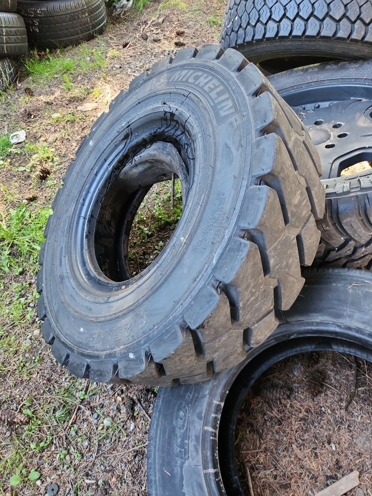 8.25/15 Forklift Tire