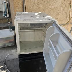 Mini Fridge 