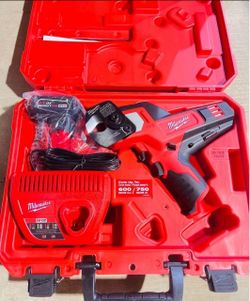 Milwaukee M12 12V Lithium-Ion Cordless 600 MCM Cable Cutter Kit with One 3.0Ah Battery, Charger and Hard Case