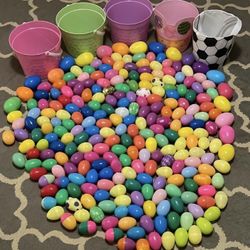 Easter 5 Baskets And 250 Eggs 