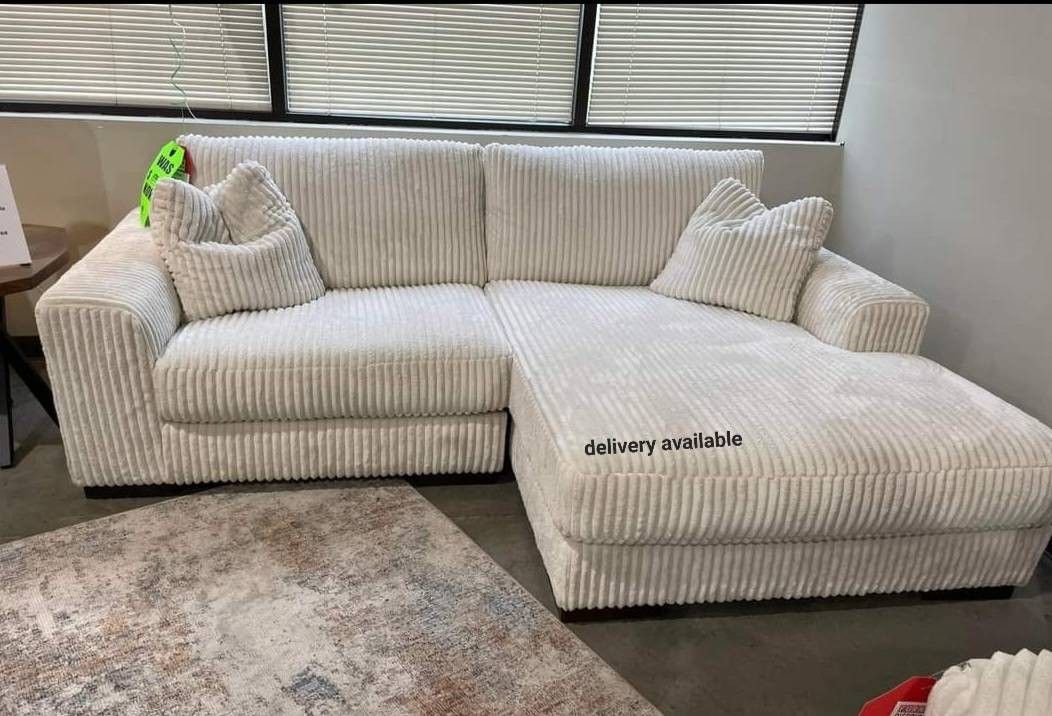 Brand New/ White Oversized Sectional, Sofa Chaise, Seccional, Couch// Delivery Available 