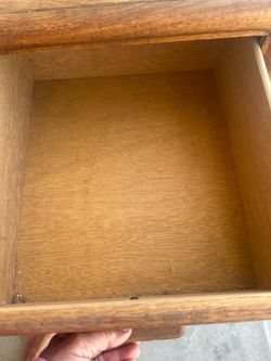 Filing cabinet.   3 drawers.    Oak.