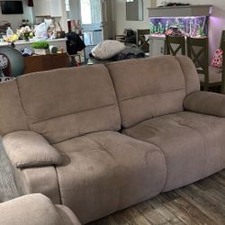 Power Reclining Couches 