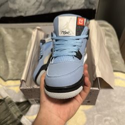 Air Jordan 4 UNC Size 8