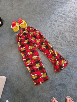 ADULT GRINCH SLEEPWEAR AND SLIPPER SHOES SZ M 9-10 SEE DESCRIPTION