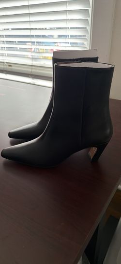 Leather black women’s boots size 7