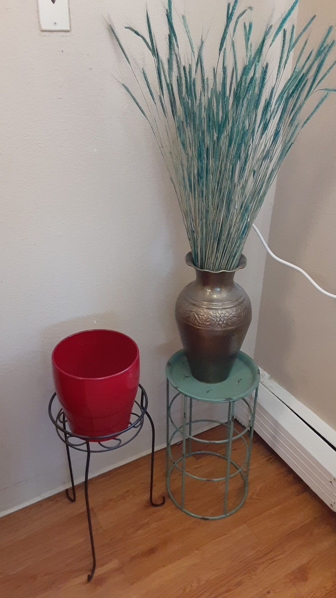 Plant stands ,vase ,straw, pot.