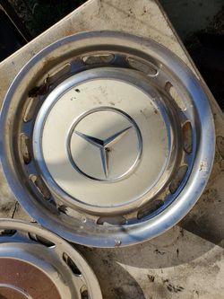 Mercedes hub caps