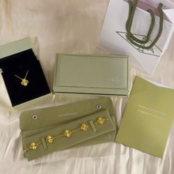 Gold Clovers Bracelets 