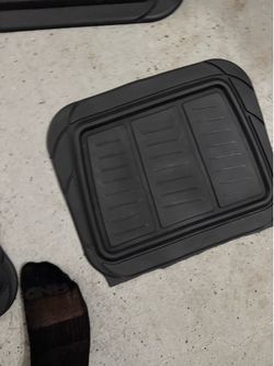 Universal Rubber Car Floor Mat Set (2 Front, 2 Back)