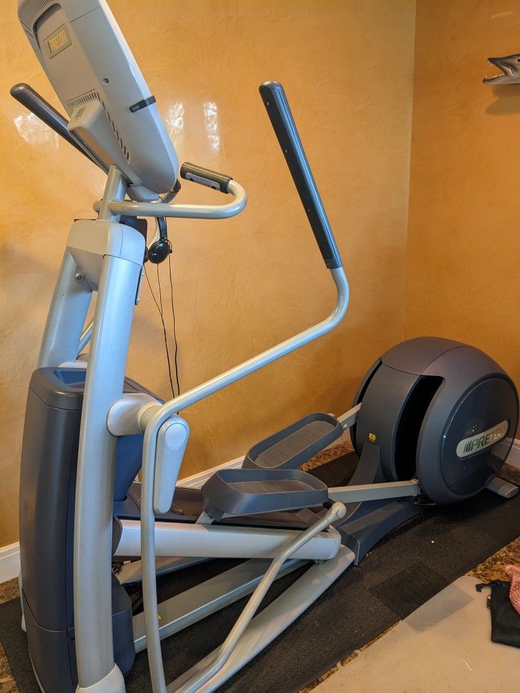 Precor Elliptical Commercial Grade Quality Model Number 885 In Very Good Condition