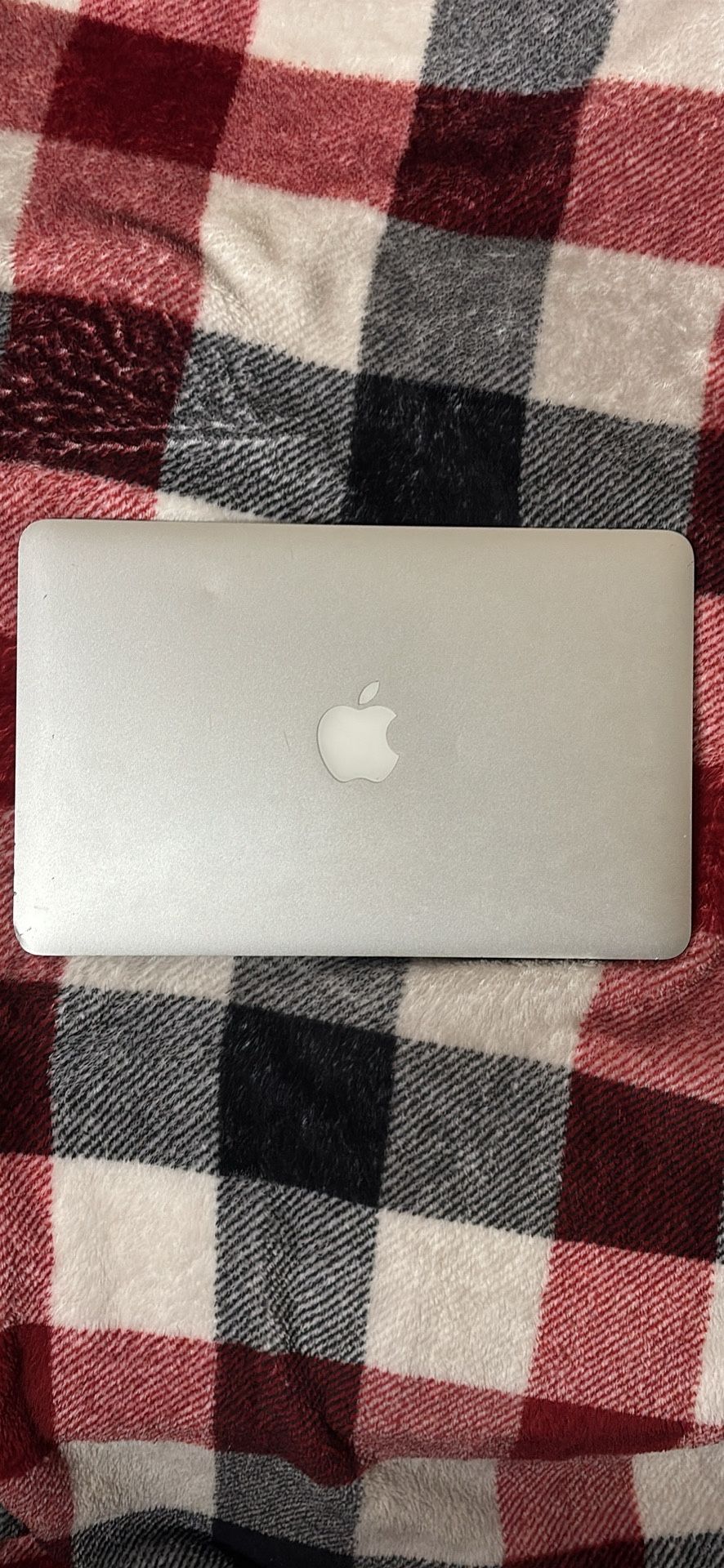Apple MacBook Air (11-inch, Early 2015 | Intel Core i7 | 8 GB Ram | 128 GB SSD