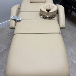 Massage / Facial Bed