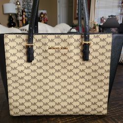 Michael  Kors  Purse 