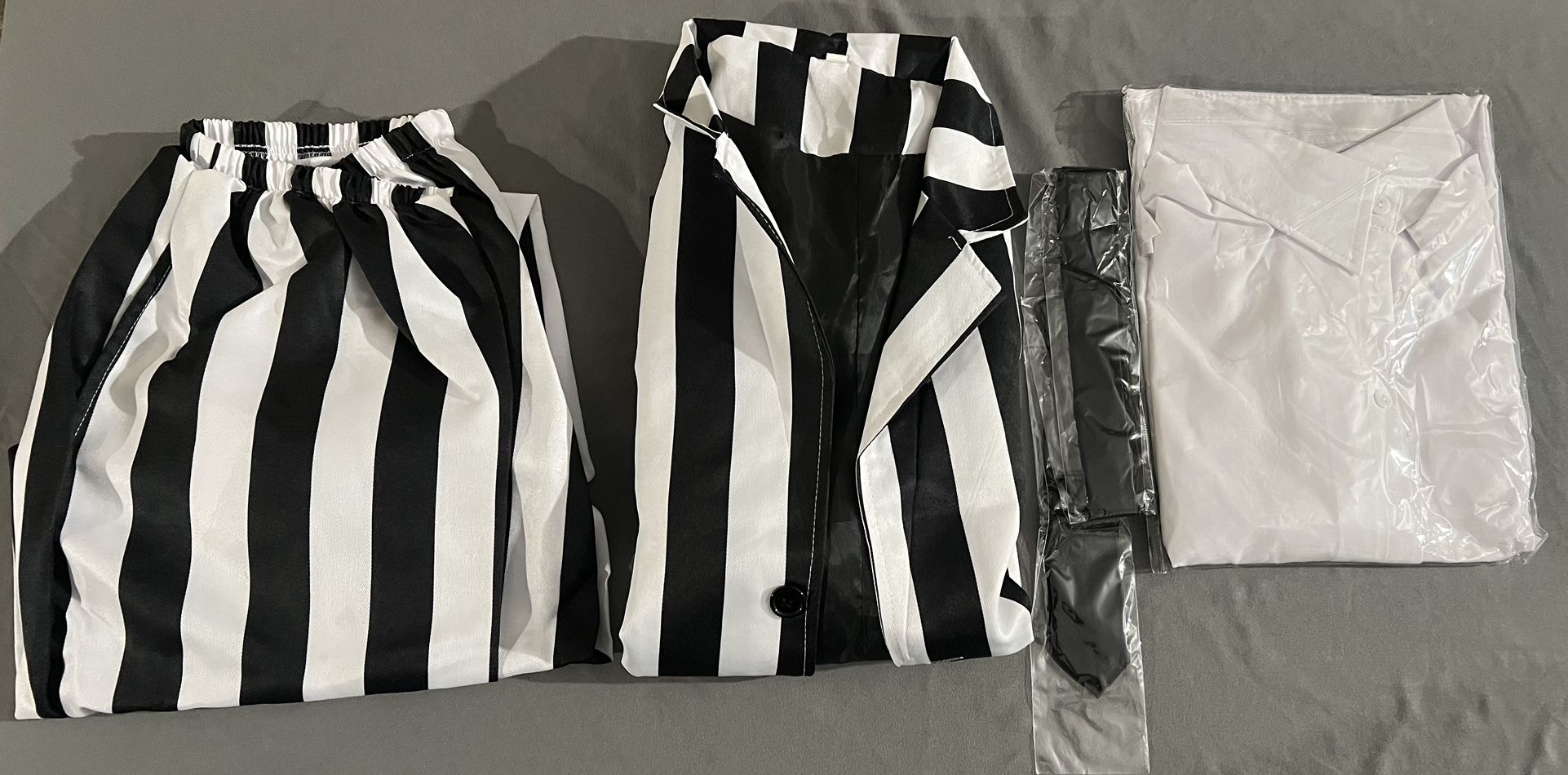 Adult Beetlejuice Costume/Cosplay (New)