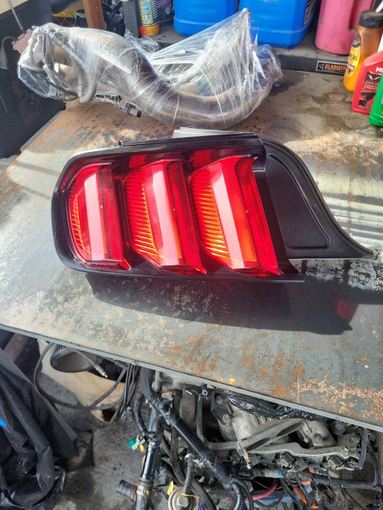 2015 To 17 FORD MUSTANG GT V6 SHELBY LEFT TAIL LIGHT
