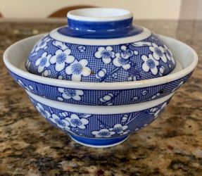 Japanese Blue White Lidded Rice Bowl Donburi Plum Blossom Porcelain