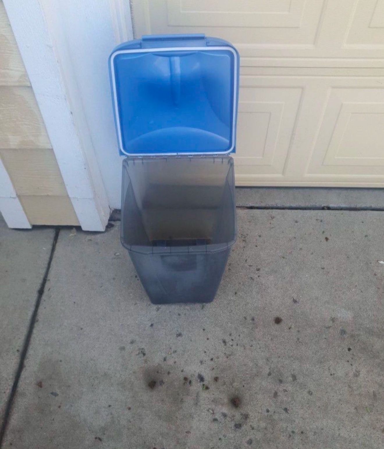Animal Food Container