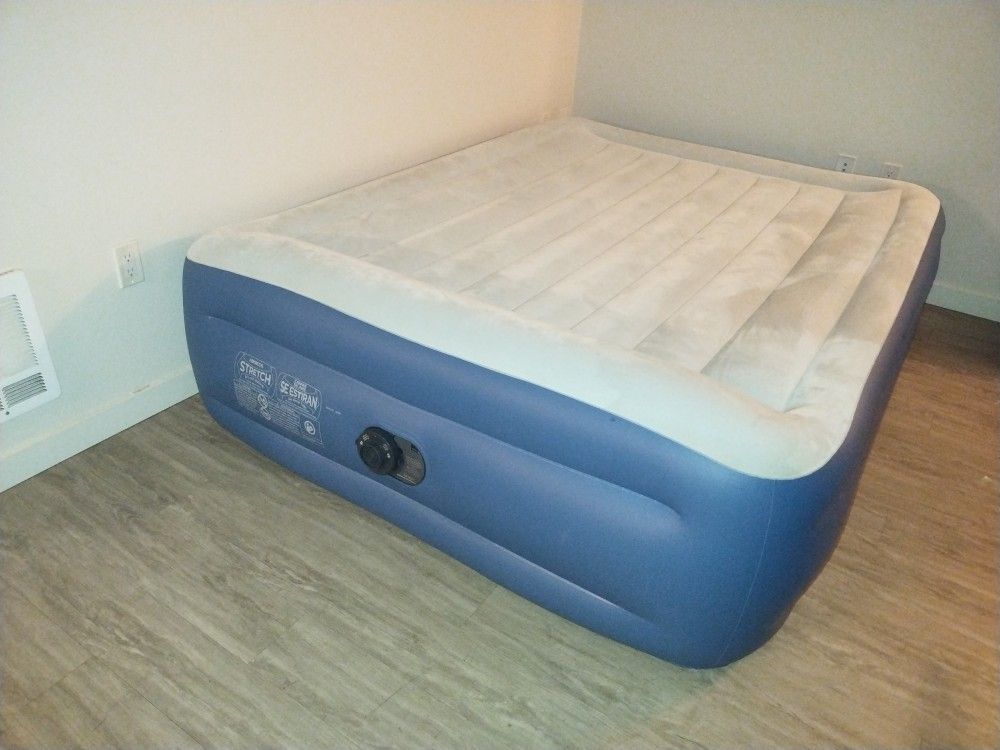Intex 18" Pillow Rest Queen Air Mattress w/Internal Pump