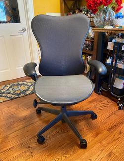 Herman Miller Mirra Ergonomic Office Chair (Gen 1) – Fully Adjustable