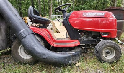 Lawn Tractor With Bagger & Trailer