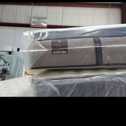 Queen Size New Thick Pillow Top Bed Can Deliver 