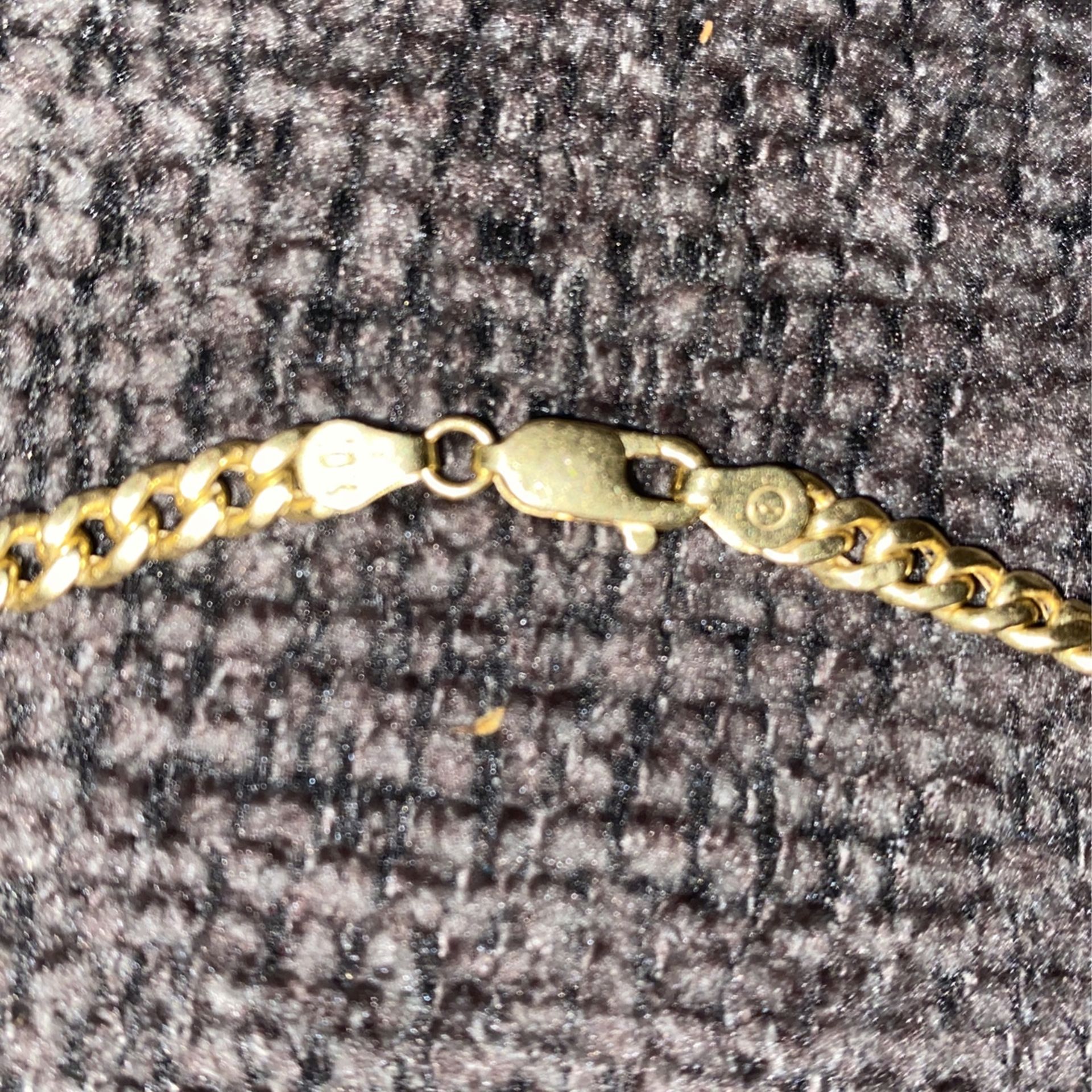 10k Cuban link B Pendant