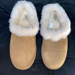 Ugg  Slip On Size 7 