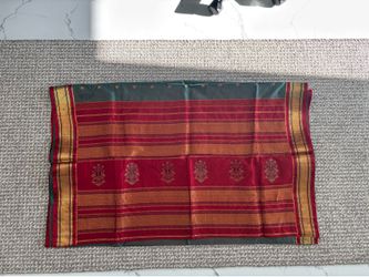 Very pretty and easy to wear sari