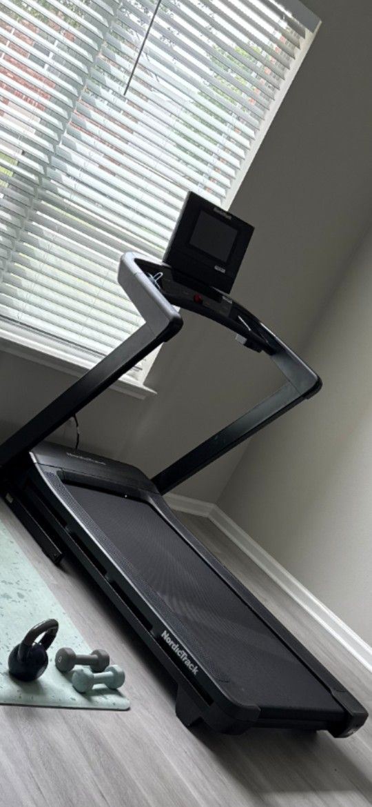 NordicTrack Commercial  1750 Treadmill 