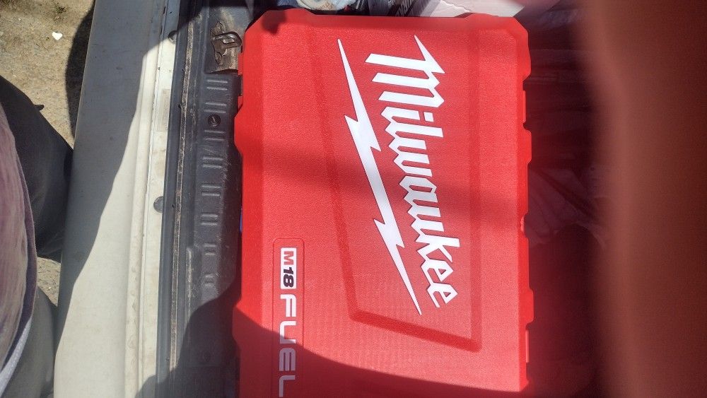 Milwaukee Fuel M-18 Combo Impact And Hammer Drill 
