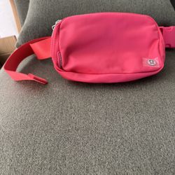 Luluemon Everywhere Belt Bag 1L Lip Gloss Pink