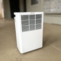 New Hisense Dehumidifier (35 pint)