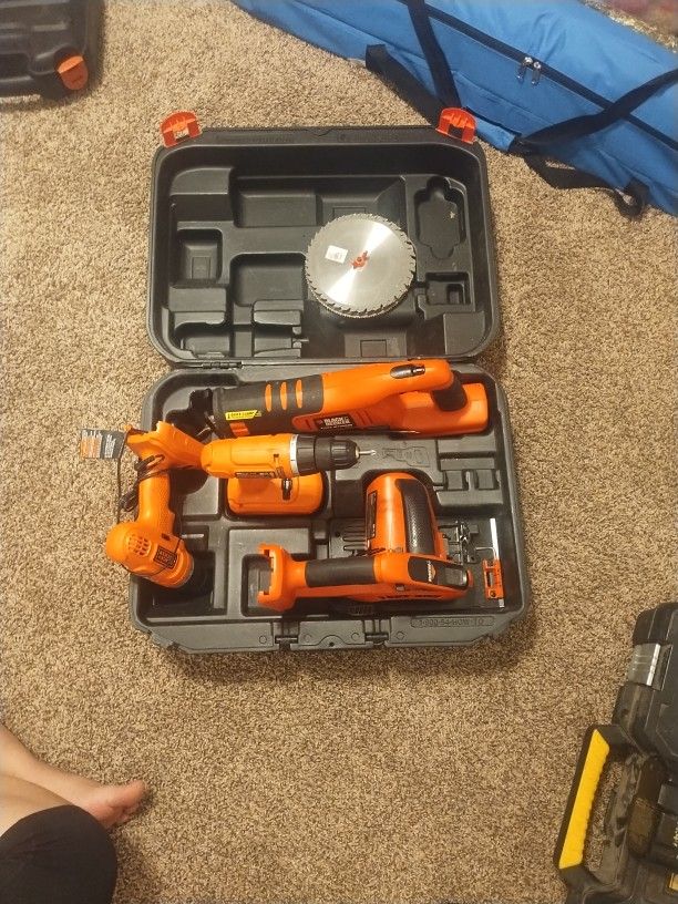18 Volts,Tools Box With 4 Different Tools Works Good Has Charger