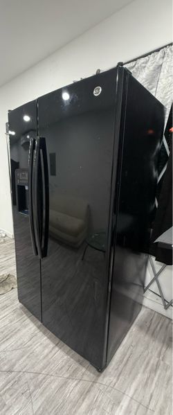Fridge / refrigerator