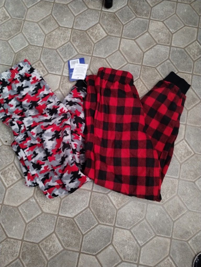 Dos Pantalón Y Sudadera Calientito De Niño Size 8 nuevo $20 Por Todos