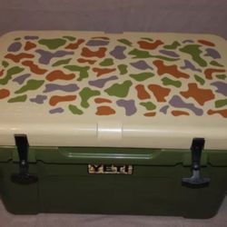 Yeti Tundra 45 Cooler, Tan/OG Duck Camo