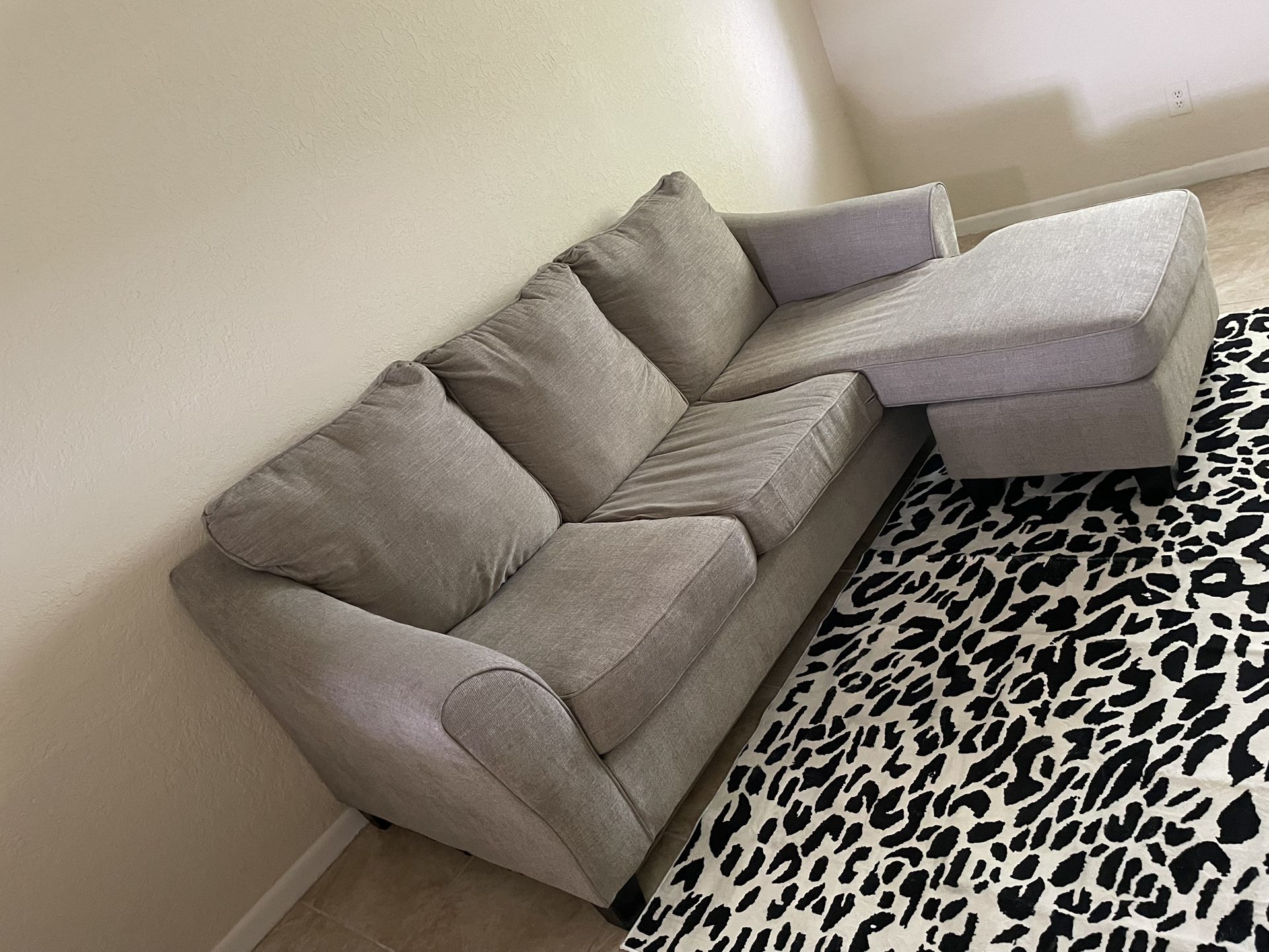 ASHLEY FURNITURE SOFA W/CHAISE