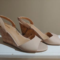 Womens Express Sandle Beige Size 8 New