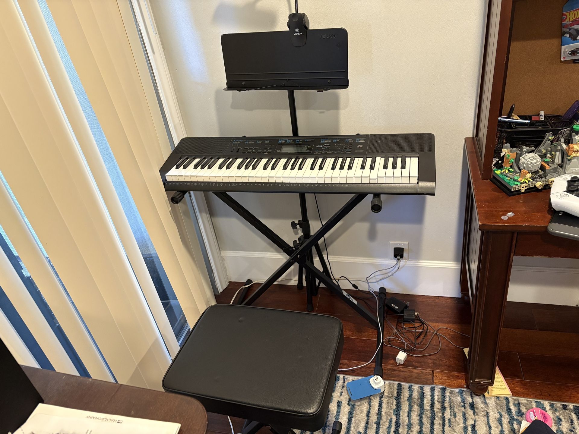 Casio Keyboard-stool, Light, and Stand Included