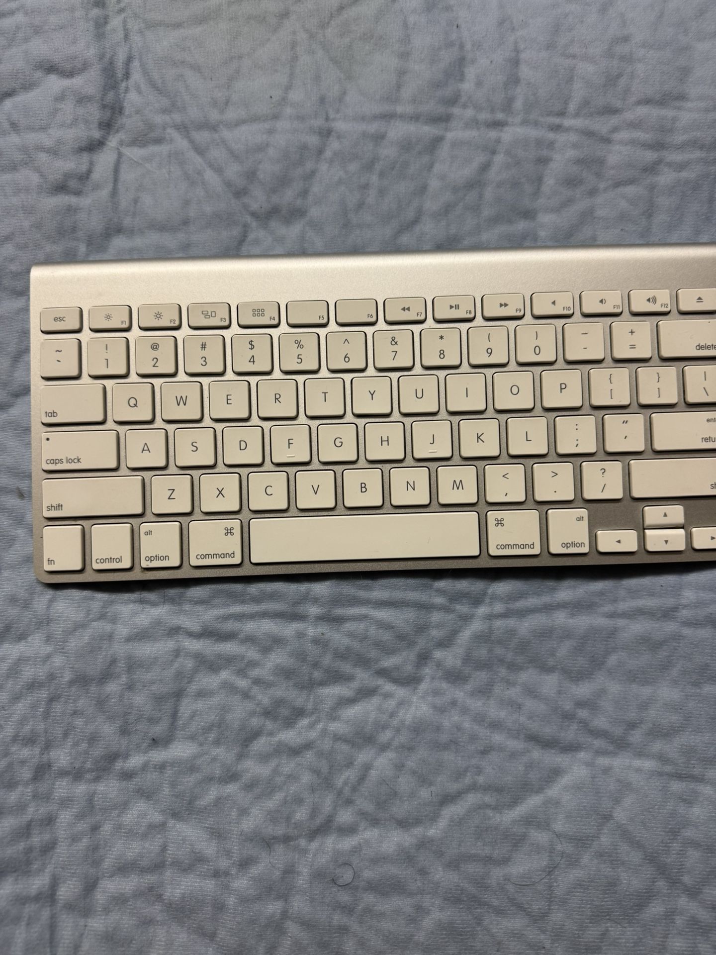 Apple a1314 Bluetooth Wireless Keyboard 