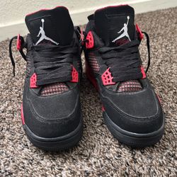 Jordan 4’s Red Thunders 