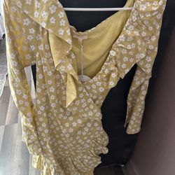 Yellow flower dress size medium new with tags from VICI