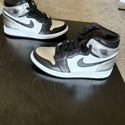 Women’s Jordan 1 Retro High OG Silver Toe 7.5