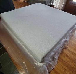 King Hybrid Mattress - Retails $1,649 - Like New, Excellent Condition