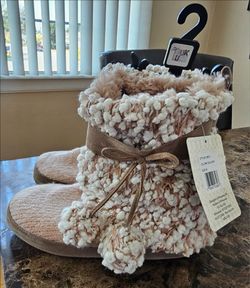 Muk Luk slippers