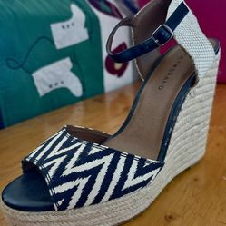 Lucky Brand Rosayy Canvas Wedges