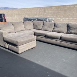 DELIVERY AVAILABLE!! Large Sectional 