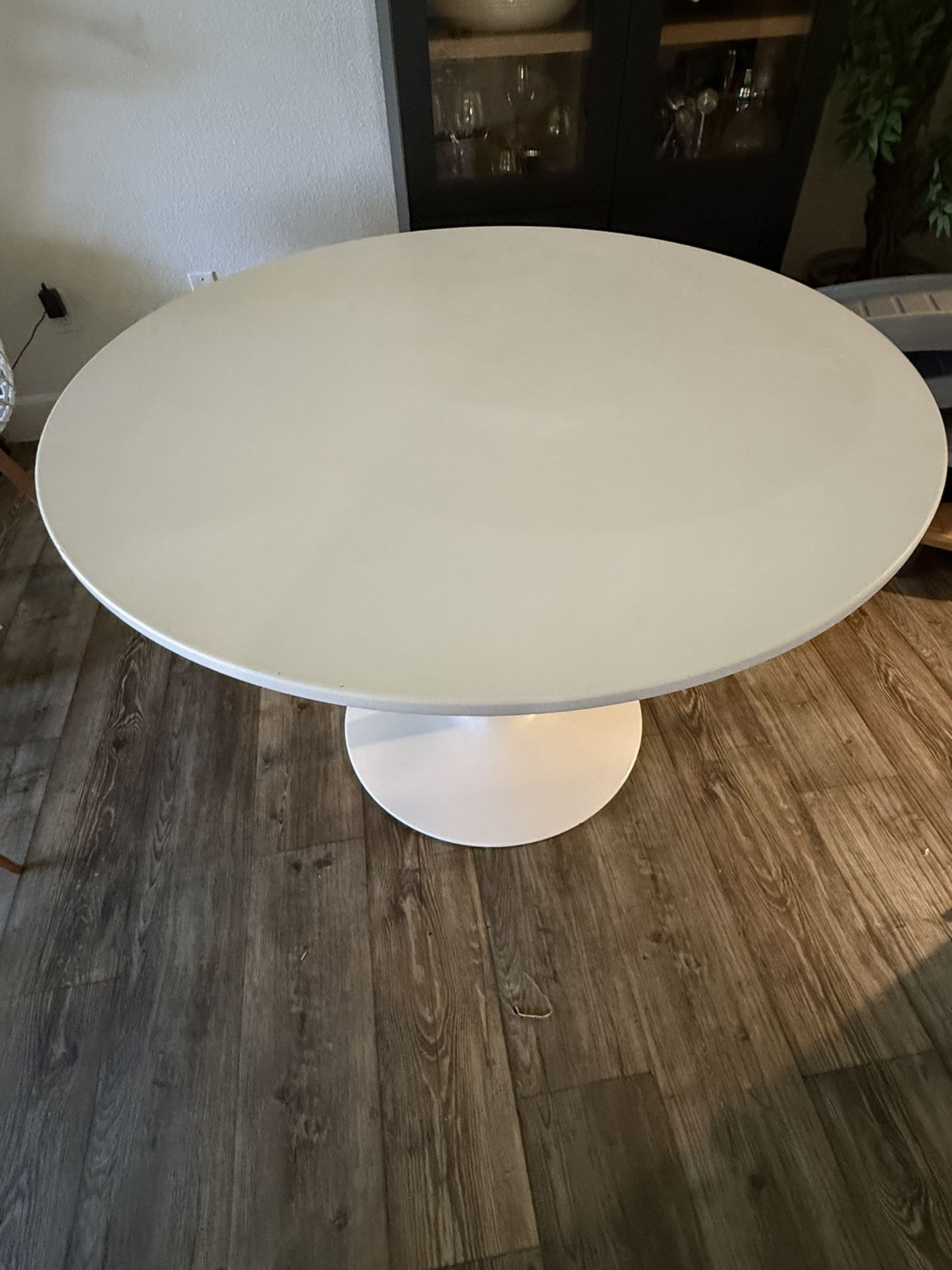 Pedestal Round White Table
